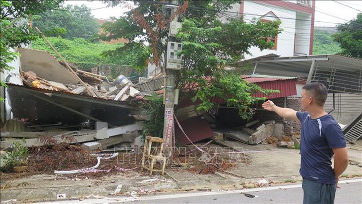 Hơn 50 ngôi nhà tại thành phố Lào Cai bị sạt, xô nghiêng- Ảnh 6. Hơn 50 ngôi nhà tại thành phố Lào Cai bị sạt, xô nghiêng- Ảnh 6.