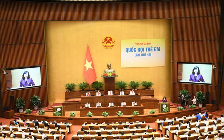 Bộ trưởng Bộ Y tế hỏi, 100% đại biểu 'Quốc hội trẻ em' muốn cấm thuốc lá điện tử, nung nóng