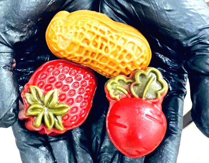 Bánh Trung thu hình rau củ quả 'hút' người tiêu dùng- Ảnh 2.