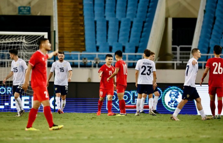 LPBank Cup 2024: Đội tuyển Việt Nam thất thủ 0 - 3 trước tuyển Nga- Ảnh 1. LPBank Cup 2024: Đội tuyển Việt Nam thất thủ 0 - 3 trước tuyển Nga- Ảnh 1.