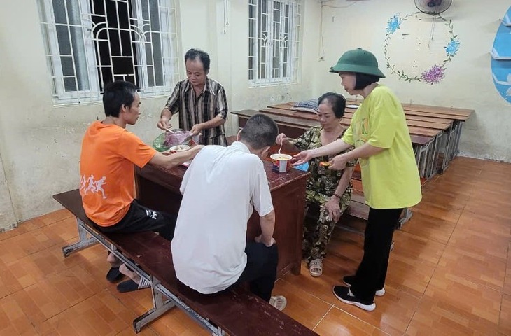 Hình ảnh tạm lánh trong bão số 3 của người dân Hải Phòng- Ảnh 6. Hình ảnh tạm lánh trong bão số 3 của người dân Hải Phòng- Ảnh 6.