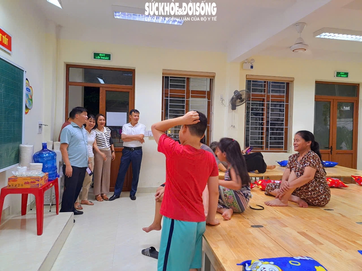 Hình ảnh tạm lánh trong bão số 3 của người dân Hải Phòng- Ảnh 4. Hình ảnh tạm lánh trong bão số 3 của người dân Hải Phòng- Ảnh 4.
