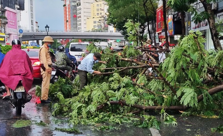 Những điều cần đặc biệt chú ý khi tham gia giao thông trong thời tiết mưa bão- Ảnh 2. Những điều cần đặc biệt chú ý khi tham gia giao thông trong thời tiết mưa bão- Ảnh 2.