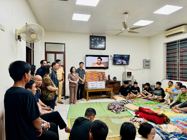 Hình ảnh tạm lánh trong bão số 3 của người dân Hải Phòng- Ảnh 10. Hình ảnh tạm lánh trong bão số 3 của người dân Hải Phòng- Ảnh 10.
