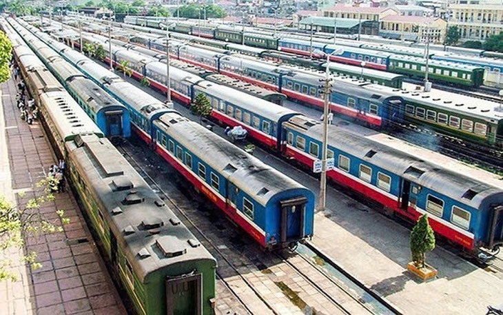 Hà Nội tạm dừng 10 đoàn tàu để chủ động ứng phó bão số 3