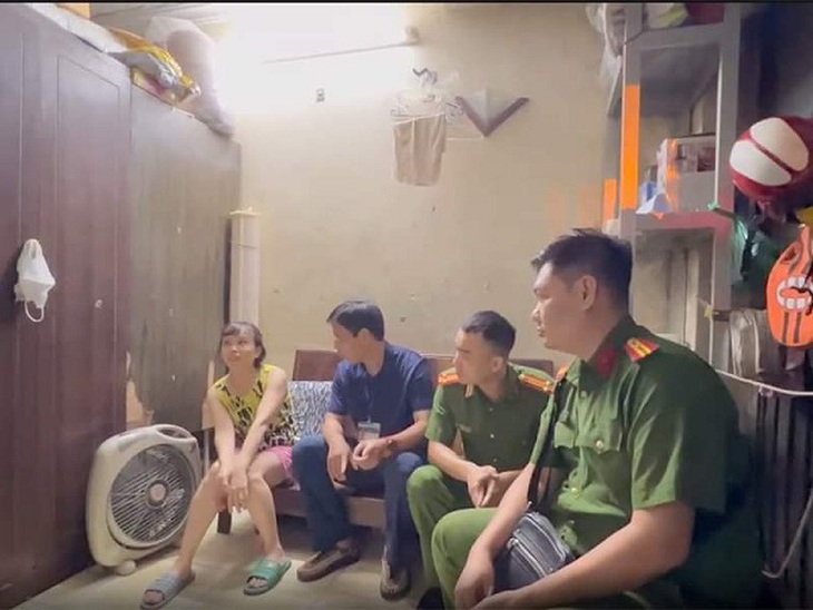 Hà Nội: Quận Ba Đình vận động, hỗ trợ các hộ dân dân tập thể G6A Thành Công di chuyển tránh bão- Ảnh 2. Hà Nội: Quận Ba Đình vận động, hỗ trợ các hộ dân dân tập thể G6A Thành Công di chuyển tránh bão- Ảnh 2.