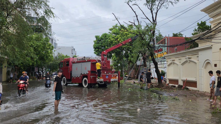 Những hình ảnh của Hải Phòng hôm nay 8/9 khi bão Yagi đi qua- Ảnh 5. Những hình ảnh của Hải Phòng hôm nay 8/9 khi bão Yagi đi qua- Ảnh 5.
