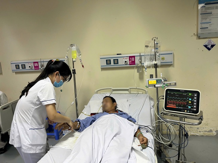 Cấp cứu nhiều bệnh nhân bị tai nạn, chấn thương trong cơn bão Yagi- Ảnh 2.