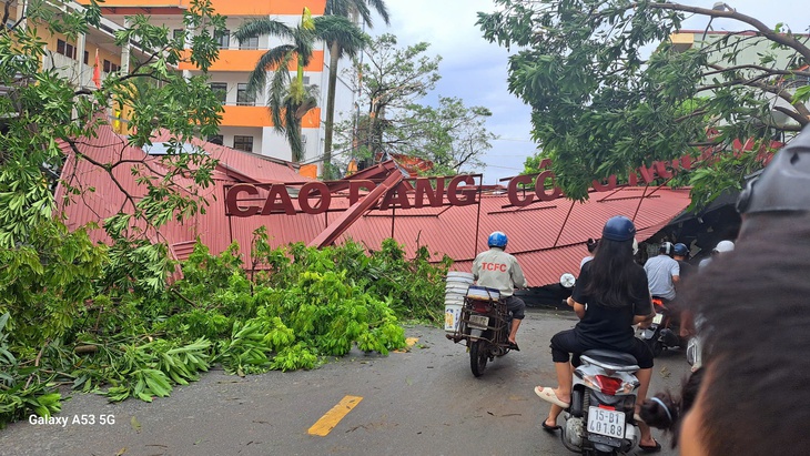 Những hình ảnh của Hải Phòng hôm nay 8/9 khi bão Yagi đi qua- Ảnh 13. Những hình ảnh của Hải Phòng hôm nay 8/9 khi bão Yagi đi qua- Ảnh 13.