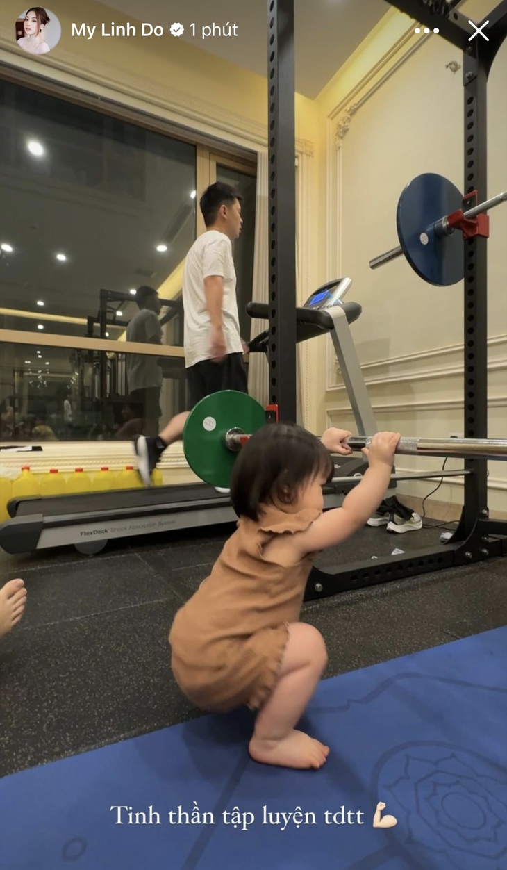 Khoảnh khắc hé lộ hôn nhân của Đỗ Mỹ Linh và chồng thiếu gia- Ảnh 1. Khoảnh khắc hé lộ hôn nhân của Đỗ Mỹ Linh và chồng thiếu gia- Ảnh 1.