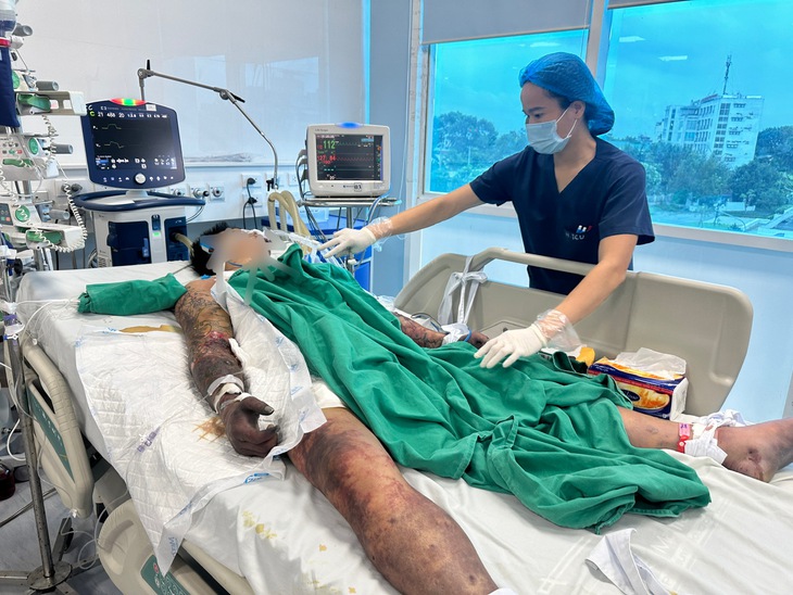 Mùng 1 ăn tiết canh lấy may không ngờ toàn thân tím đen phải lọc máu- Ảnh 1. Mùng 1 ăn tiết canh lấy may không ngờ toàn thân tím đen phải lọc máu- Ảnh 1.