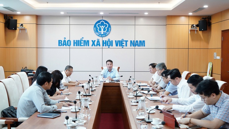 Giải quyết ngay vướng mắc về thẻ BHYT, giấy chuyển viện ở các cơ sở khám chữa bệnh ảnh hưởng bão số 3- Ảnh 1.