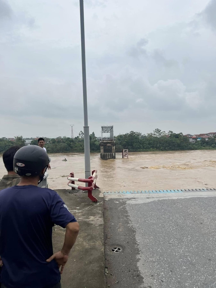 Sập cầu Phong Châu, Phú Thọ- Ảnh 4.