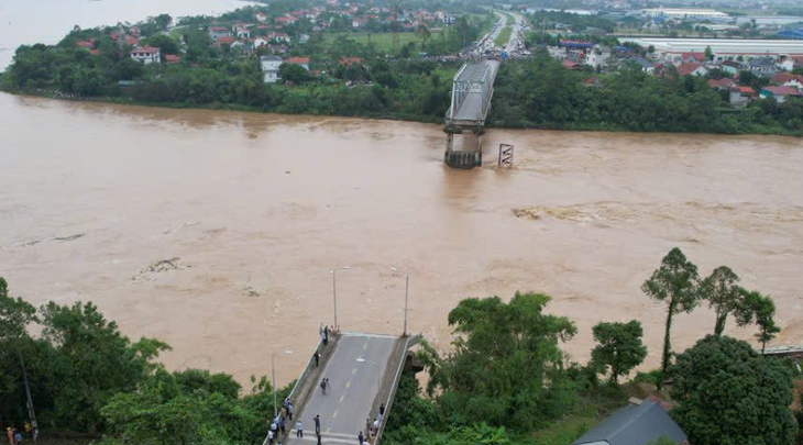 Nhân chứng kể lại khoảnh khắc sập cầu Phong Châu: Sự việc diễn ra chưa tới 1 phút- Ảnh 1.