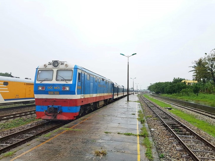 Dừng tàu khách Hà Nội - Lào Cai do mưa lũ tại Yên Bái- Ảnh 1.