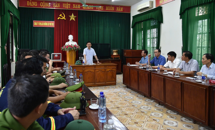Phó Thủ tướng có mặt tại hiện trường sập cầu Phong Châu chỉ đạo tìm kiếm cứu nạn cứu hộ- Ảnh 2. Phó Thủ tướng có mặt tại hiện trường sập cầu Phong Châu chỉ đạo tìm kiếm cứu nạn cứu hộ- Ảnh 2.