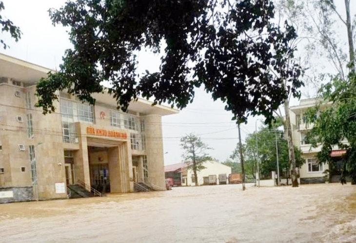 Bác thông tin vỡ đê ở Phú Thọ và Quảng Ninh; sập cầu Phong Châu cuốn trôi nhiều phương tiện- Ảnh 2.