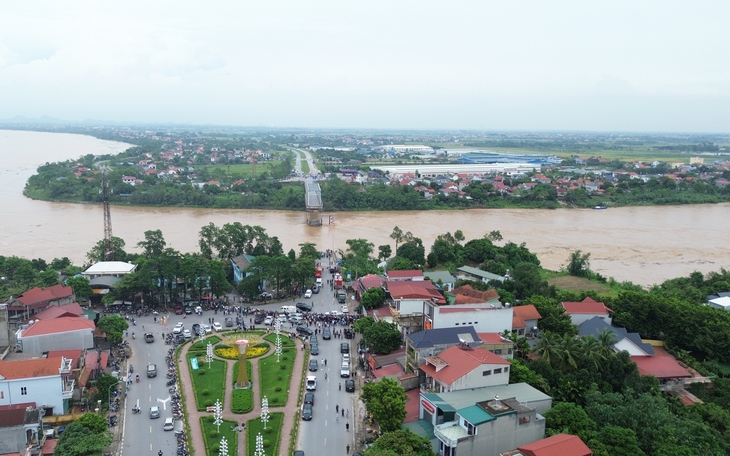 Người dân có thể trình báo tìm nạn nhân vụ sập cầu Phong Châu ở đâu?