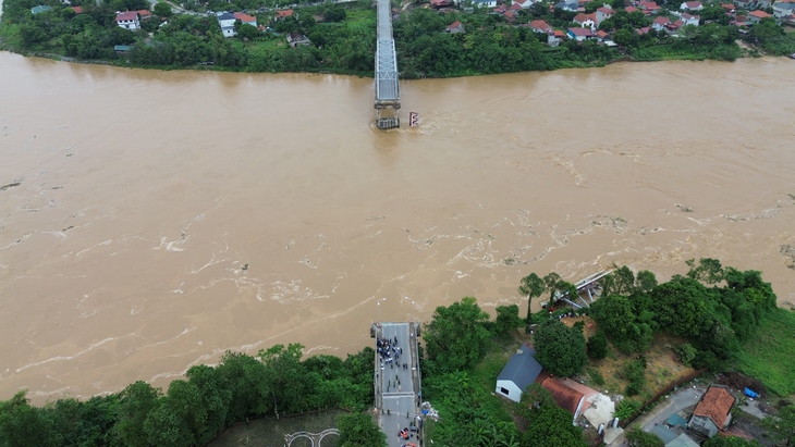 Nguyên nhân ban đầu làm sập cầu Phong Châu- Ảnh 1. Nguyên nhân ban đầu làm sập cầu Phong Châu- Ảnh 1.