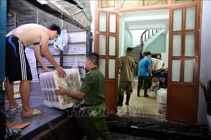 Nước sông Kỳ Cùng ở mức báo động, người dân di dời trong đêm- Ảnh 5.