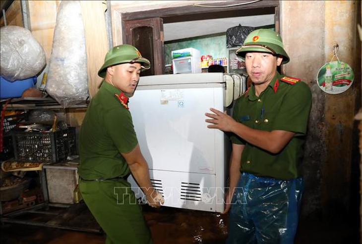 Nước sông Kỳ Cùng ở mức báo động, người dân di dời trong đêm- Ảnh 6.