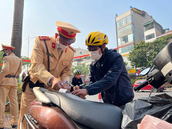 Đạp xe từ Bắc Ninh lên Hà Nội ăn giỗ, người đàn ông 'dính' nồng độ cồn- Ảnh 6.