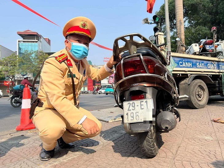 Đạp xe từ Bắc Ninh lên Hà Nội ăn giỗ, người đàn ông 'dính' nồng độ cồn- Ảnh 3.