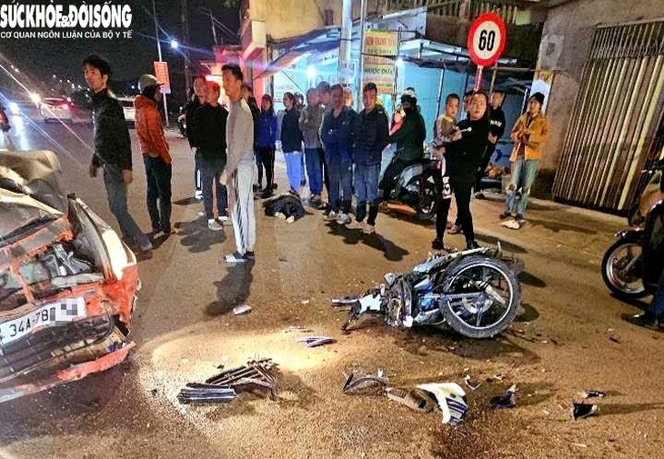 Video: Khoảnh khắc hãi hùng xe máy 'đấu đầu' ô tô trong đêm ở Hải Dương- Ảnh 1. Video: Khoảnh khắc hãi hùng xe máy 'đấu đầu' ô tô trong đêm ở Hải Dương- Ảnh 1.