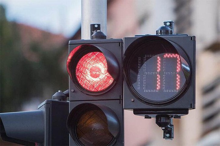 Đề xuất bỏ đếm giây đèn đỏ gây xôn xao dư luận, Cục CSGT nói gì?- Ảnh 2. Đề xuất bỏ đếm giây đèn đỏ gây xôn xao dư luận, Cục CSGT nói gì?- Ảnh 2.