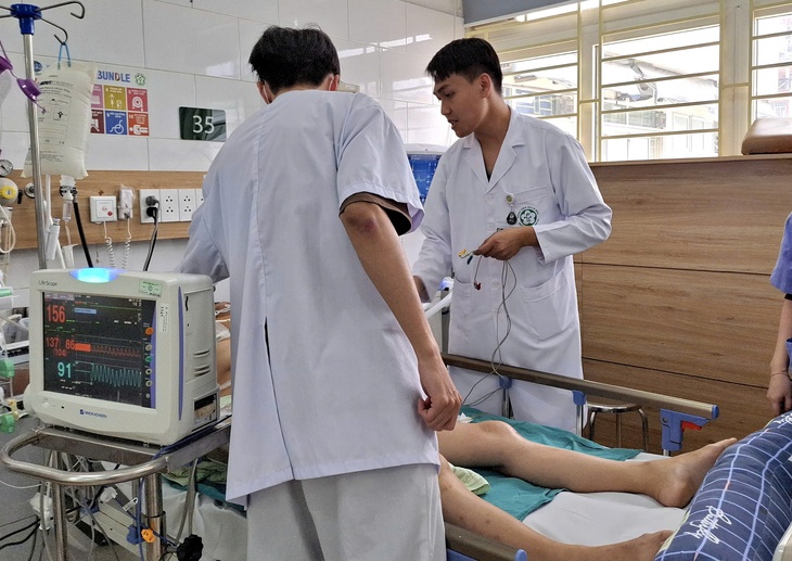 Người phụ nữ hôn mê sâu tiên lượng xấu, vì uống thuốc bột chữa bệnh dạ dày- Ảnh 1. Người phụ nữ hôn mê sâu tiên lượng xấu, vì uống thuốc bột chữa bệnh dạ dày- Ảnh 1.