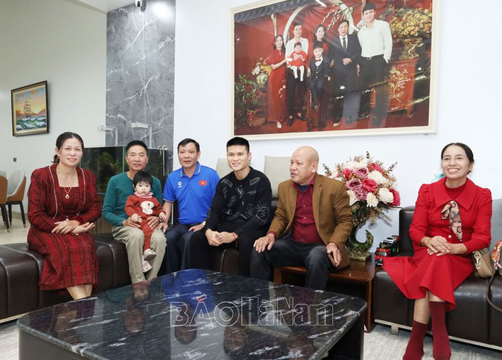 Soi độ giàu của Phạm Tuấn Hải - nhân vật chỉ cần 8 phút để khiến người Thái 'sốc' nặng- Ảnh 12. Soi độ giàu của Phạm Tuấn Hải - nhân vật chỉ cần 8 phút để khiến người Thái 'sốc' nặng- Ảnh 12.