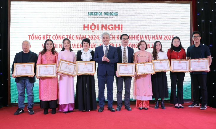 Loạt dấu ấn năm 2024 là tiền đề để Báo Sức khỏe và Đời sống bứt phá trong năm 2025- Ảnh 5. Loạt dấu ấn năm 2024 là tiền đề để Báo Sức khỏe và Đời sống bứt phá trong năm 2025- Ảnh 5.