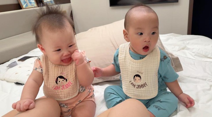 Phương Oanh khoe clip gây sốt của cặp song sinh, một điểm ở bé Jenny khiến fan thích thú- Ảnh 3. Phương Oanh khoe clip gây sốt của cặp song sinh, một điểm ở bé Jenny khiến fan thích thú- Ảnh 3.