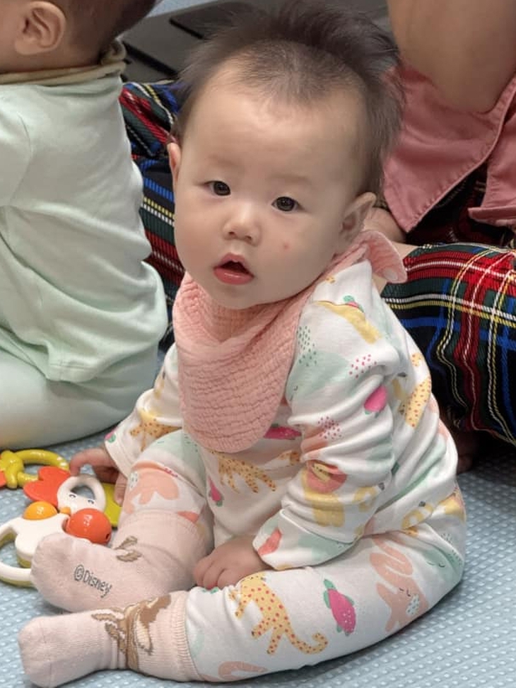 Phương Oanh khoe clip gây sốt của cặp song sinh, một điểm ở bé Jenny khiến fan thích thú- Ảnh 5. Phương Oanh khoe clip gây sốt của cặp song sinh, một điểm ở bé Jenny khiến fan thích thú- Ảnh 5.