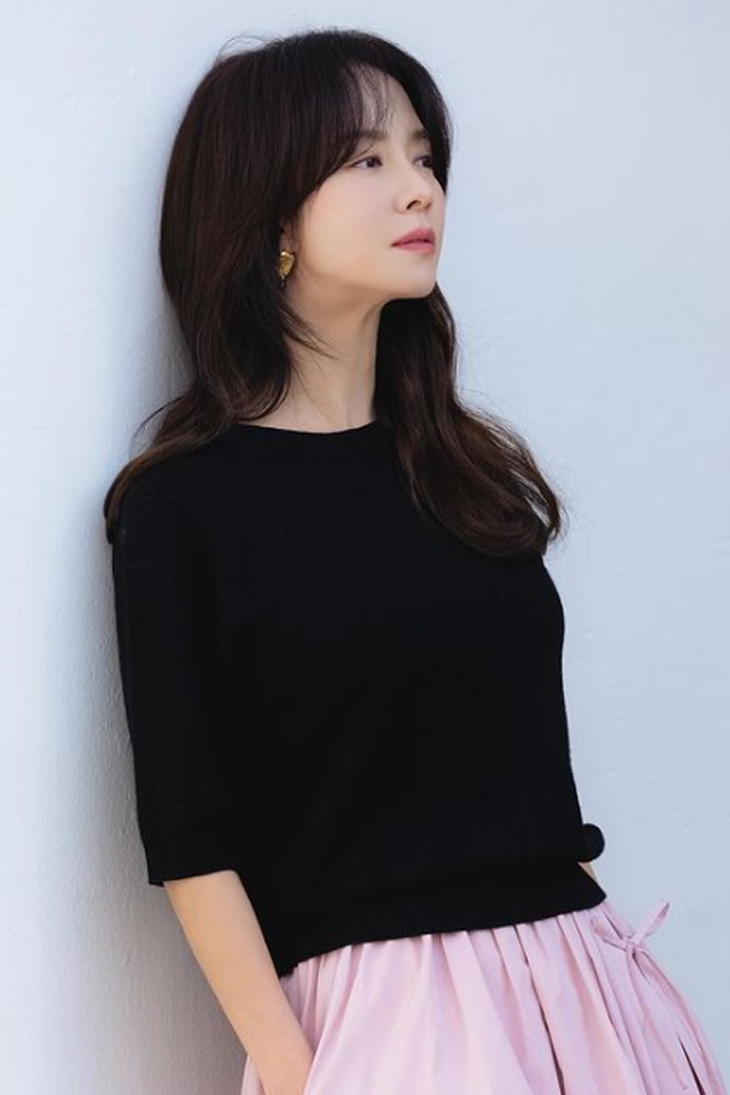 Người đẹp phim 'Sex is Zero' tuổi 44 có làn da căng bóng nhờ 3 việc làm đơn giản mỗi ngày- Ảnh 1. Người đẹp phim 'Sex is Zero' tuổi 44 có làn da căng bóng nhờ 3 việc làm đơn giản mỗi ngày- Ảnh 1.