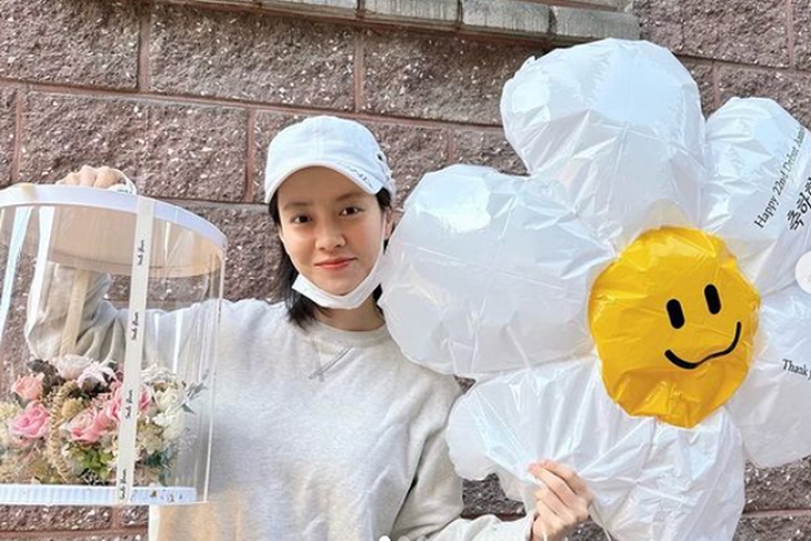 Người đẹp phim 'Sex is Zero' tuổi 44 có làn da căng bóng nhờ 3 việc làm đơn giản mỗi ngày- Ảnh 5. Người đẹp phim 'Sex is Zero' tuổi 44 có làn da căng bóng nhờ 3 việc làm đơn giản mỗi ngày- Ảnh 5.