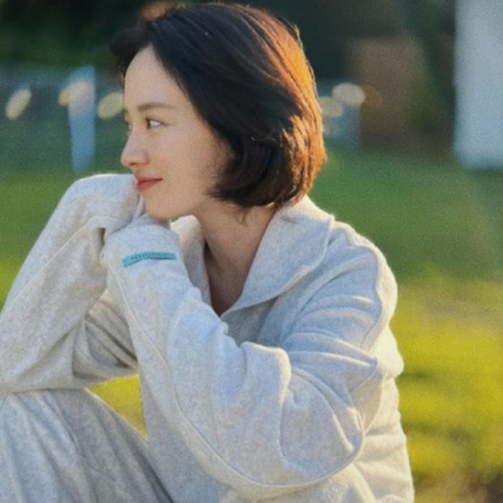 Người đẹp phim 'Sex is Zero' tuổi 44 có làn da căng bóng nhờ 3 việc làm đơn giản mỗi ngày- Ảnh 6. Người đẹp phim 'Sex is Zero' tuổi 44 có làn da căng bóng nhờ 3 việc làm đơn giản mỗi ngày- Ảnh 6.