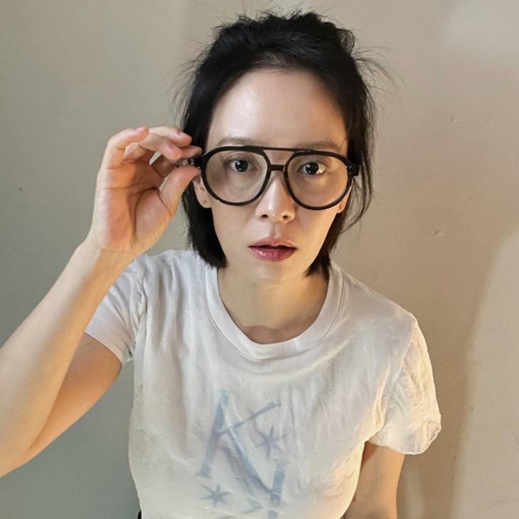 Người đẹp phim 'Sex is Zero' tuổi 44 có làn da căng bóng nhờ 3 việc làm đơn giản mỗi ngày- Ảnh 7. Người đẹp phim 'Sex is Zero' tuổi 44 có làn da căng bóng nhờ 3 việc làm đơn giản mỗi ngày- Ảnh 7.