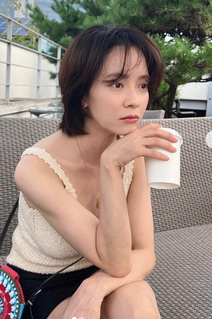 Người đẹp phim 'Sex is Zero' tuổi 44 có làn da căng bóng nhờ 3 việc làm đơn giản mỗi ngày- Ảnh 9. Người đẹp phim 'Sex is Zero' tuổi 44 có làn da căng bóng nhờ 3 việc làm đơn giản mỗi ngày- Ảnh 9.