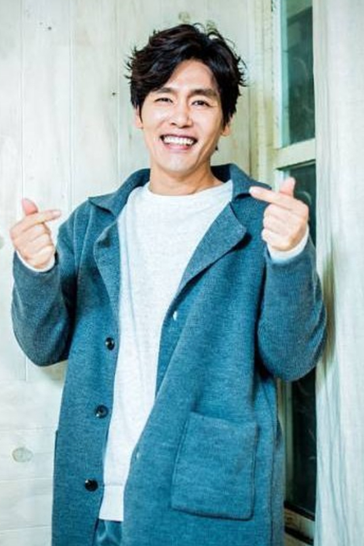 Hai nam chính phim 'Sex is Zero' tuổi trung niên: Người hạnh phúc bên vợ trẻ, người trải qua 2 'lần đò'- Ảnh 3. Hai nam chính phim 'Sex is Zero' tuổi trung niên: Người hạnh phúc bên vợ trẻ, người trải qua 2 'lần đò'- Ảnh 3.