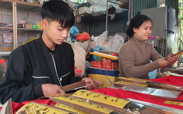 Làng trầm hương trăm tuổi vào vụ Tết- Ảnh 5.