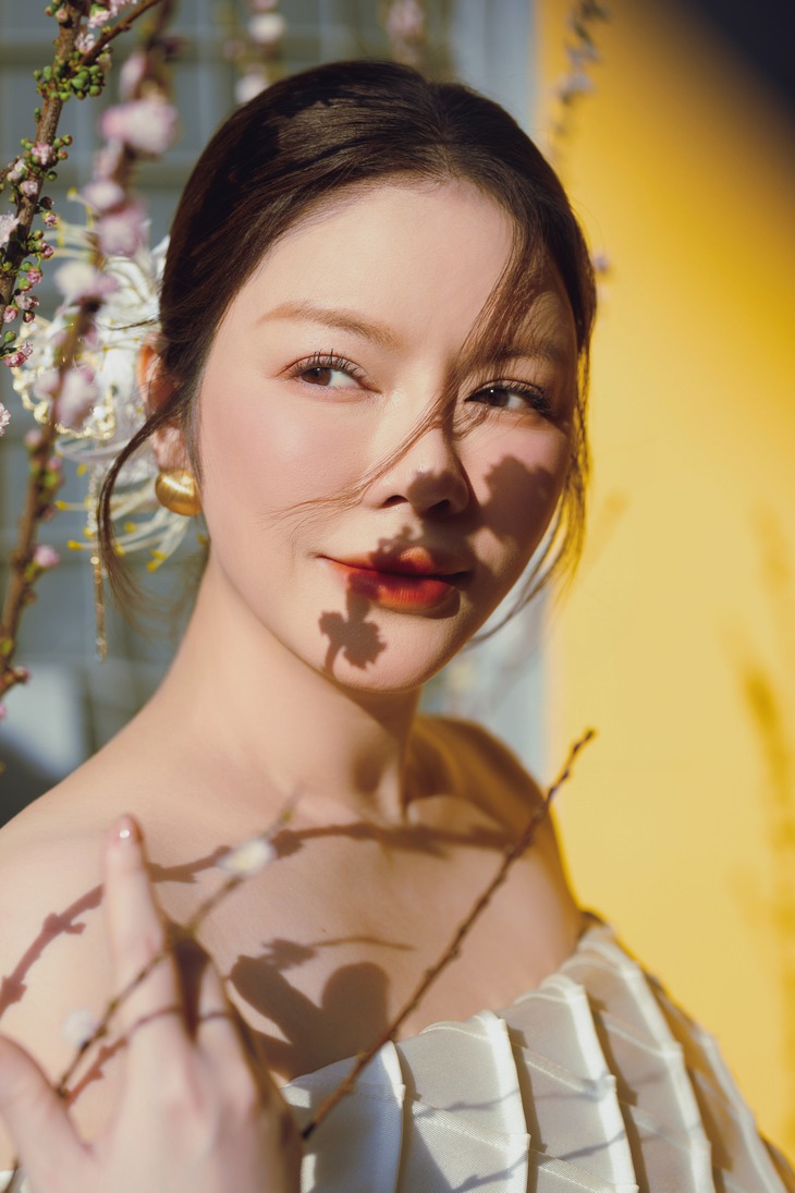 Lý Nhã Kỳ gây bất ngờ khi diện áo dài giữa Thảo Cầm Viên- Ảnh 2. Lý Nhã Kỳ gây bất ngờ khi diện áo dài giữa Thảo Cầm Viên- Ảnh 2.