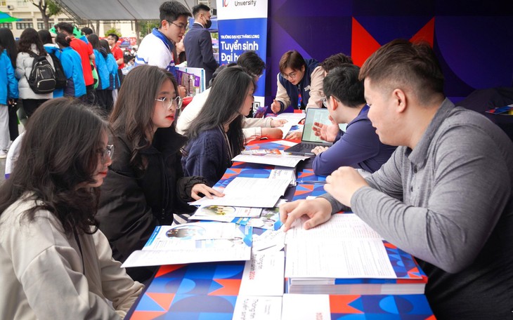Chồng chất các kỳ thi riêng, học sinh chóng mặt phụ huynh quay cuồng