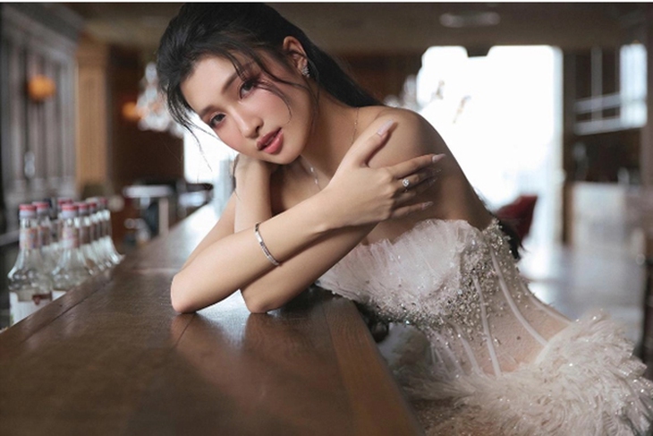 Ngắm Á hậu Phương Nhi trong trang phục váy cưới- Ảnh 4.