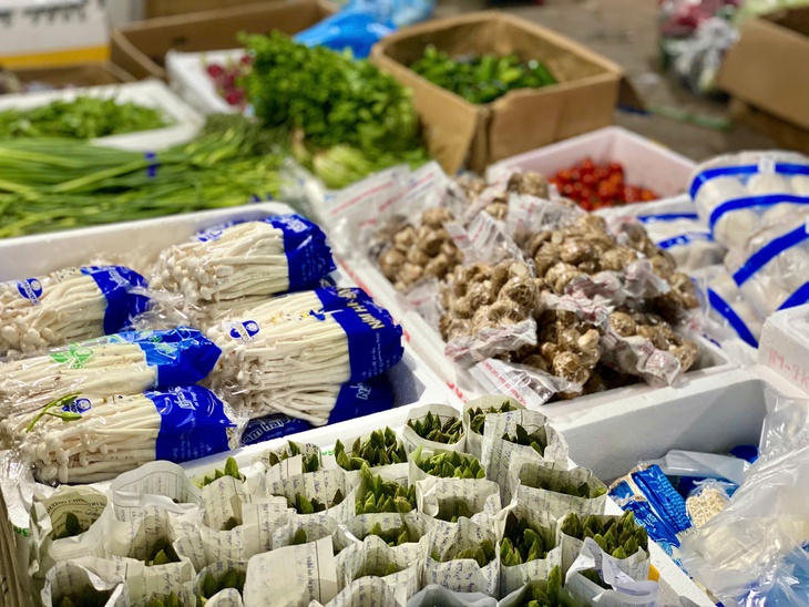 Chợ đầu mối nông sản tất bật nhập hàng phục vụ người dân dịp cận Tết Nguyên đán 2025- Ảnh 12. Chợ đầu mối nông sản tất bật nhập hàng phục vụ người dân dịp cận Tết Nguyên đán 2025- Ảnh 12.