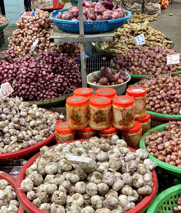 Chợ đầu mối nông sản tất bật nhập hàng phục vụ người dân dịp cận Tết Nguyên đán 2025- Ảnh 8. Chợ đầu mối nông sản tất bật nhập hàng phục vụ người dân dịp cận Tết Nguyên đán 2025- Ảnh 8.