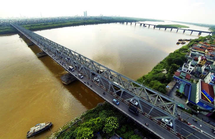 Điều chỉnh lệnh cấm, ô tô chở học sinh được lưu thông qua cầu Chương Dương- Ảnh 2. Điều chỉnh lệnh cấm, ô tô chở học sinh được lưu thông qua cầu Chương Dương- Ảnh 2.
