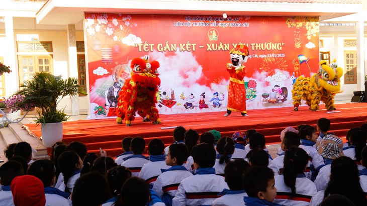Hải Phòng: Thầy trò nô nức trải nghiệm chợ Tết trước kỳ nghỉ lễ- Ảnh 1. Hải Phòng: Thầy trò nô nức trải nghiệm chợ Tết trước kỳ nghỉ lễ- Ảnh 1.
