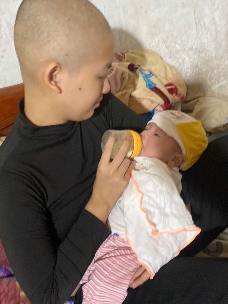 Thai phụ 18 tuổi can trường chiến đấu với ung thư buồng trứng, vỡ òa hạnh phúc được làm mẹ - Ảnh 4. Thai phụ 18 tuổi can trường chiến đấu với ung thư buồng trứng, vỡ òa hạnh phúc được làm mẹ - Ảnh 4.