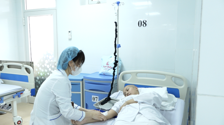 Thai phụ 18 tuổi can trường chiến đấu với ung thư buồng trứng, vỡ òa hạnh phúc được làm mẹ - Ảnh 3. Thai phụ 18 tuổi can trường chiến đấu với ung thư buồng trứng, vỡ òa hạnh phúc được làm mẹ - Ảnh 3.